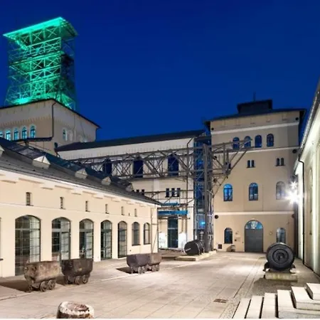 Z Kominkiem Retroglam Mieroszow