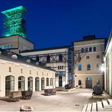 Z Kominkiem Retroglam Mieroszow