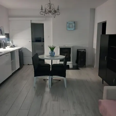 Z Kominkiem Retroglam Mieroszów