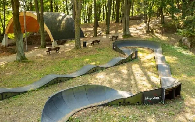 Z Kominkiem Retroglam アパート Mieroszów